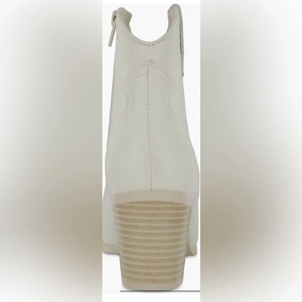 MIA boots size 9 women’s Deann Western style cream ivory boots‎ 🤎🤎